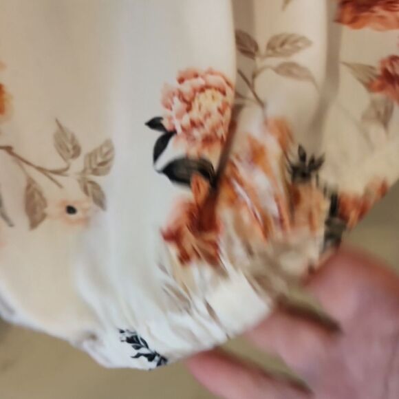 Torrid Smocked Ruffled Short Sleeve Blouse in White Cream Size 2 Can Be Cold Sh - Picture 6 of 6